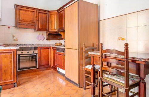 Piazza Apartment | Yunger House: Family-Friendly Oasis with Garden & Balcony