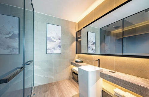 Chengguan Hotel | Family-Friendly Stay at Yunhe Yebo Hotel with Breakfast