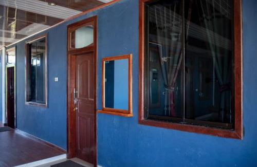 Nias House | Pet-Friendly Yuni Surf House with Oceanfront Bliss