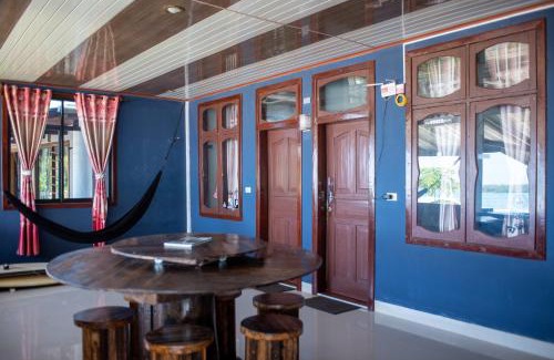 Nias House | Pet-Friendly Yuni Surf House with Oceanfront Bliss