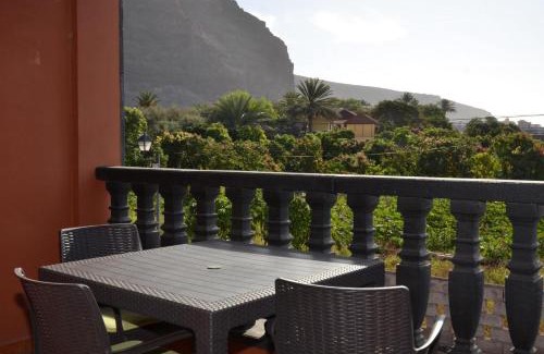 Valle Gran Rey Apartment | Family-Friendly Yuremar La Puntilla Apt 3 - Rated 8.8/10