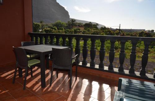 Valle Gran Rey Apartment | Family-Friendly Yuremar La Puntilla Apt 3 - Rated 8.8/10