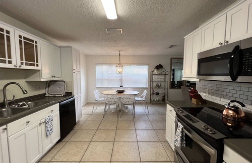 Citrus Park House | Yuri’s Pool House: Relaxing Retreat with Private Heated Pool