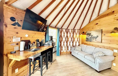 Orderville House | Exceptional Yurt Overlook #8 with Private Bath and Spa