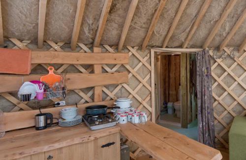 Gaugariai House | Pet-Friendly Yurtos: Family Haven with Kitchen Amenities