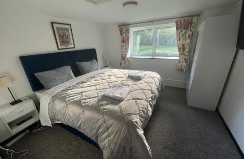 Dunton Green House | Kid-Friendly Comfort at Yu’s Guest House - Rated 8/10