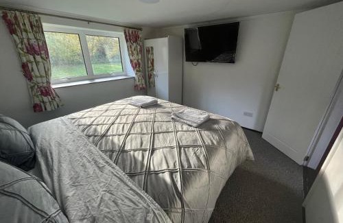 Dunton Green House | Kid-Friendly Comfort at Yu’s Guest House - Rated 8/10