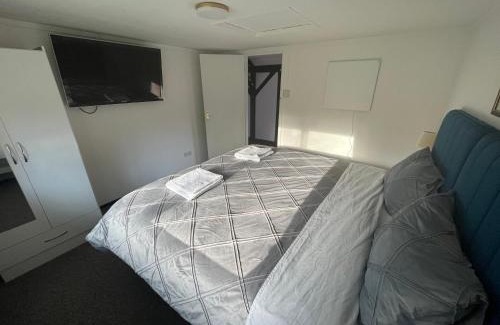 Dunton Green House | Kid-Friendly Comfort at Yu’s Guest House - Rated 8/10