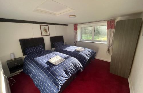 Dunton Green House | Kid-Friendly Comfort at Yu’s Guest House - Rated 8/10