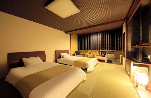 Toyako House | Discover Yutorelo Toyako: Relaxing Hot Tub & Family-Friendly