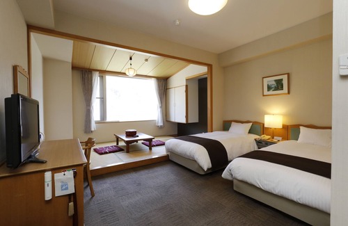 Furu-gun Hotel | Inviting Yuyado Kuttari Onsen Lake Inn with Hot Tub Amenities