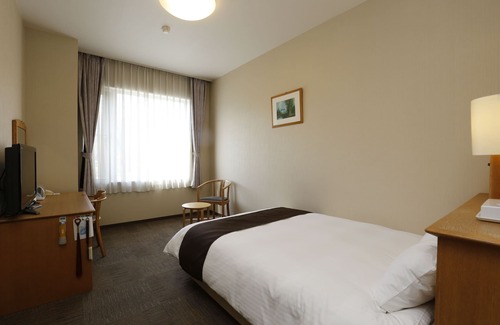 Furu-gun Hotel | Inviting Yuyado Kuttari Onsen Lake Inn with Hot Tub Amenities