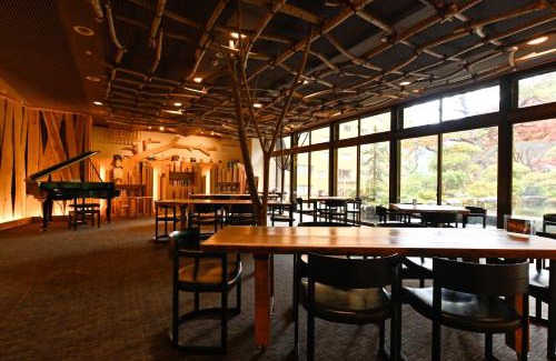 Kazuno Hotel | Discover Yuze Hotel: Family-Friendly with Hot Tub Access