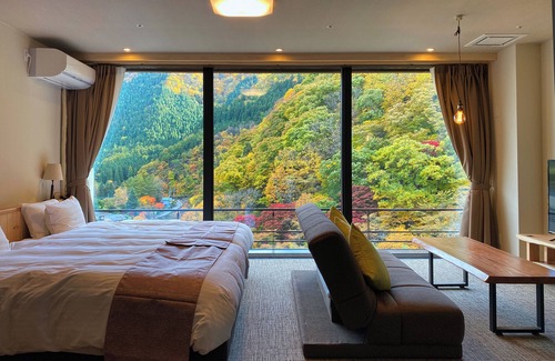 Kazuno House | Discover Yuze Hotel: Family-Friendly with Hot Tub and Kitchen