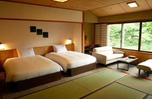 Kazuno House | Discover Yuze Hotel: Family-Friendly with Hot Tub and Kitchen