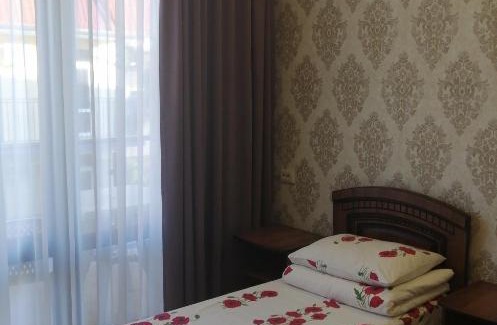 Loo House | Enjoy Oceanfront Bliss at Yuzhnaya Rapsodiya Guesthouse