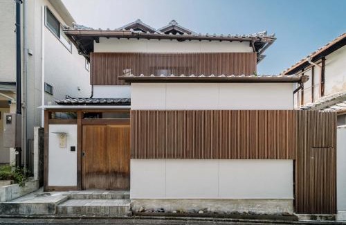 Okazaki House | Elegant Yuzunoe Machiya House with Breakfast & Family-Friendly