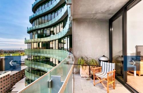 Melbourne Apartment | Unforgettable YVE 1401: Breathtaking Bay Views Await