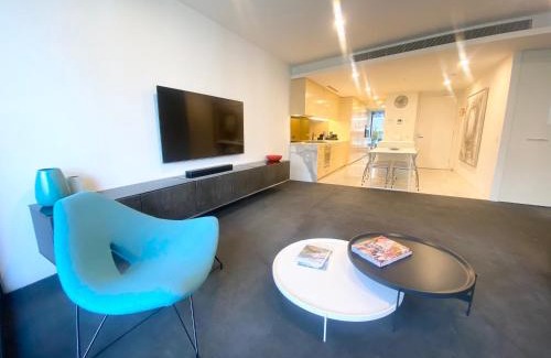Melbourne Apartment | Unforgettable YVE 1401: Breathtaking Bay Views Await