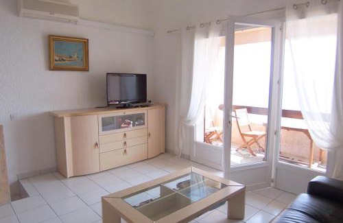 Tarcu Apartment | YVETTE: Stunning Oceanfront Getaway for Families