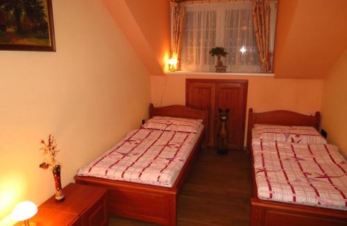 Poddubi Hotel | Pet-Friendly Zámeček Kaliště with Oceanfront Pool Access