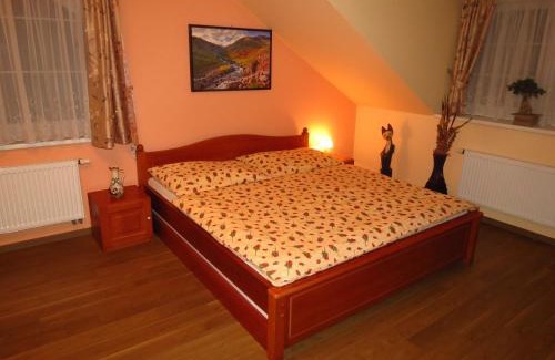 Poddubi Hotel | Pet-Friendly Zámeček Kaliště with Oceanfront Pool Access