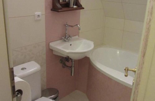 Kunin House | Charming Zámecké Ubytování with Pet-Friendly Amenities