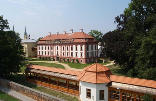 Kunin House | Charming Zámecké Ubytování with Pet-Friendly Amenities