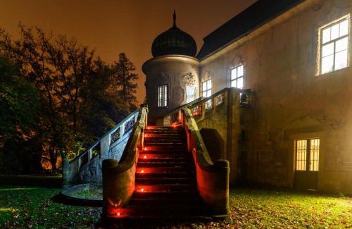 Holovousy Apartment | Charming Zámecký areál Holovousy: Pet Friendly Getaway