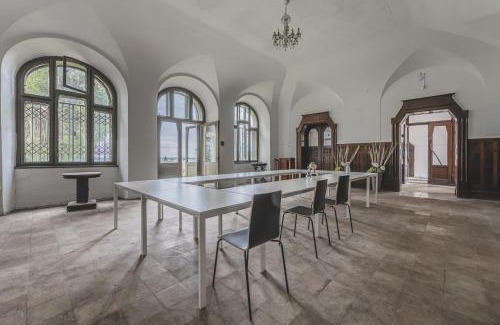 Holovousy Apartment | Charming Zámecký areál Holovousy: Pet Friendly Getaway