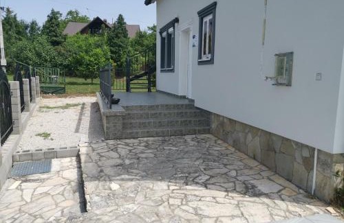 Vonyarcvashegy House | Experience Zétény Vendégház: Oceanfront Retreat for Families