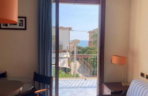 Marina di Cecina Hotel | Experience Zì Maria: Oceanfront Getaway with Pet-Friendly Perks
