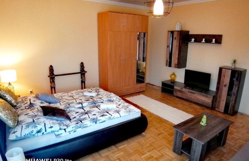 Hajduszoboszlo Apartment | Family-Friendly Escape at Zöld Béka Hőforrás Apartman
