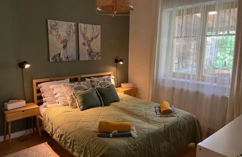 Heviz Apartment | Pet-Friendly Zöld Cica Vendégház - Guest Rated 9.9/10