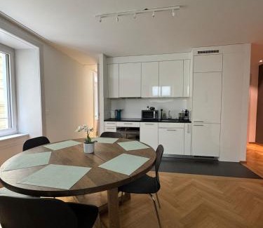 Center Apartment | Zürich Central Station Apartment, 2 bedroom & Sofabed