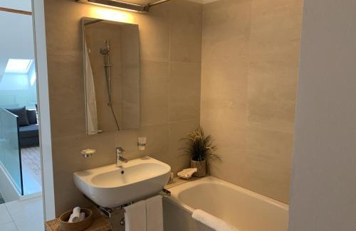 Old Town Apartment | Delightful Zürich Niederdorf near Grossmünster with Breakfast