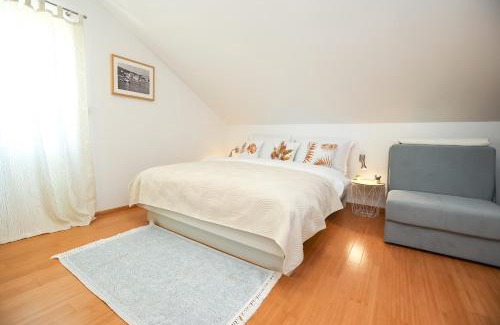 Bozava Apartment | Top-Rated Z&A Studio Apartment with Parking for Families