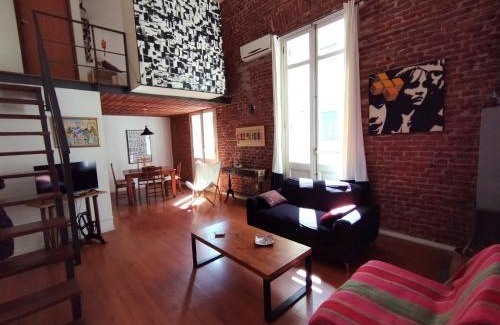 Ciudad Vieja Apartment | Cozy Loft in Ciudad Vieja - Family-Friendly and Rated 10/10