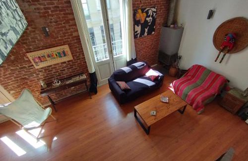 Ciudad Vieja Apartment | Cozy Loft in Ciudad Vieja - Family-Friendly and Rated 10/10