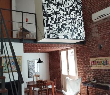 Ciudad Vieja Apartment | Cozy Loft in Ciudad Vieja - Family-Friendly and Rated 10/10