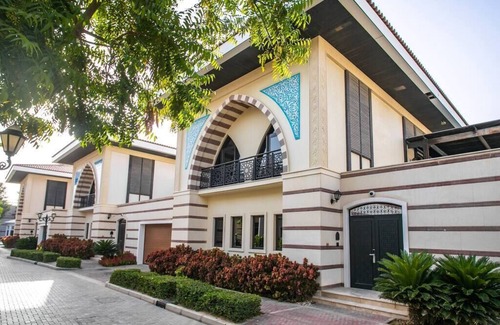 Palm Jumeirah Villa | Indulgent Zabeel Saray Lagoon Villa with Oceanfront Views
