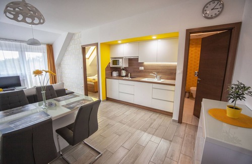 Sarvar Apartment | Guest-Favorite Zafír Apartmanház with Family-Friendly Amenities
