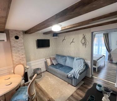 Somloszolos House | Experience Zafír Vendégház: 4-Star Comfort with Hot Tub