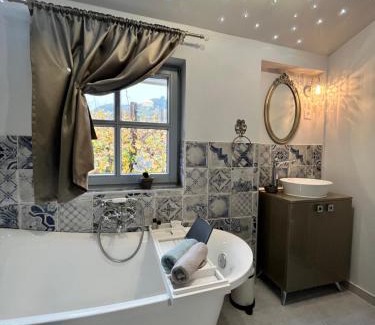 Somloszolos House | Experience Zafír Vendégház: 4-Star Comfort with Hot Tub