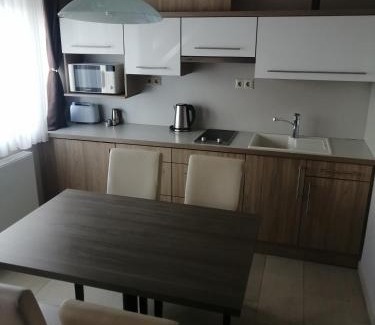Sarvar Apartment | Top-Rated Zafírgyöngy Apartmanok with Family-Friendly Amenities