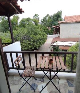 Eresos-Antissa Apartment | Pet-Friendly Zaira Studios: Highly Rated Comfort Awaiting You