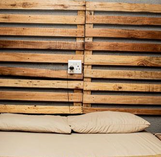 White River House | Comfortable Zaira Overnight Accommodation with Hot Tub Access