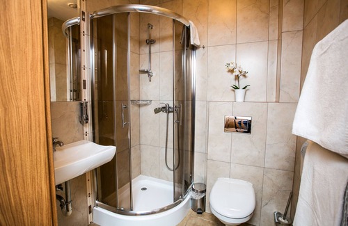Makowo House | Discover Zajazd Agro nad Stawem: Family-Friendly Retreat