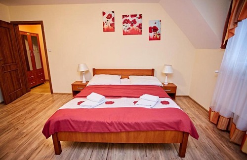 gmina Mircze Hotel | Welcoming Zajazd Dworek: Breakfast & Family-Friendly Stay
