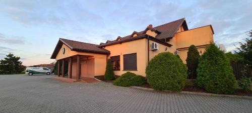 Pyskowice Hotel | Pet-Friendly Getaway at Zajazd Motel Staropolski